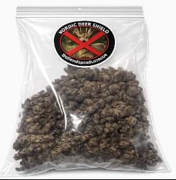 Påse med Nordic Deer Shield pellets på fårull